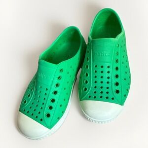 NATIVE Jefferson Green Kids Perforated Water Slip On Shoes Size C9